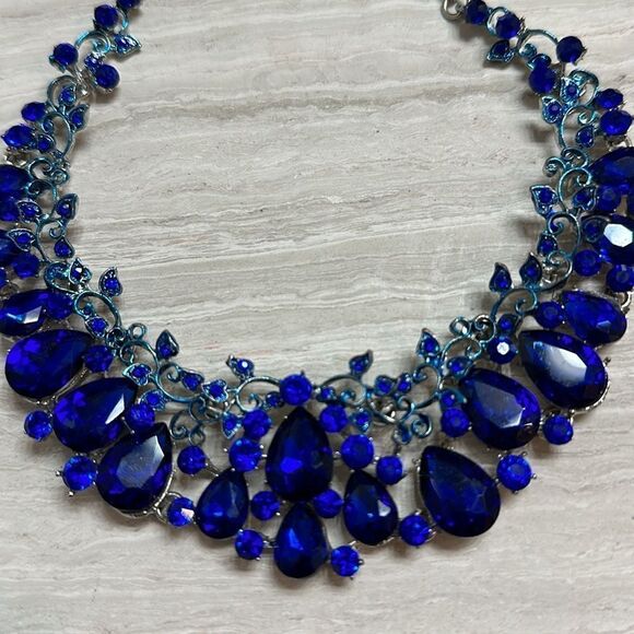 New Blue Crystal Necklace and Crystal Earrings Set - Picture 1 of 3